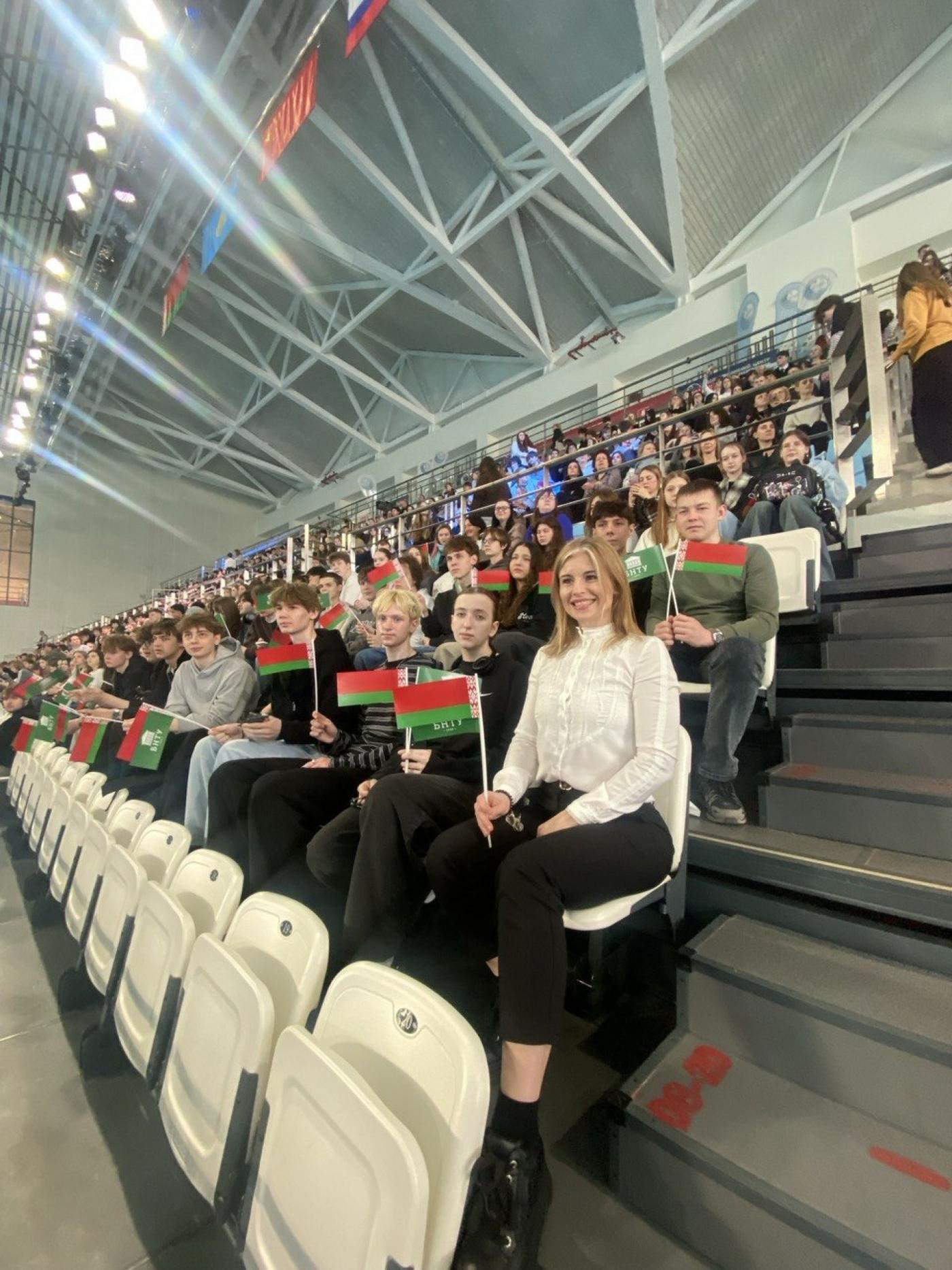 Студенты СТФ поддержали участников открытого чемпионата Беларуси по плаванию
